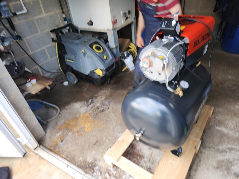 Silent Compressor for milk farm