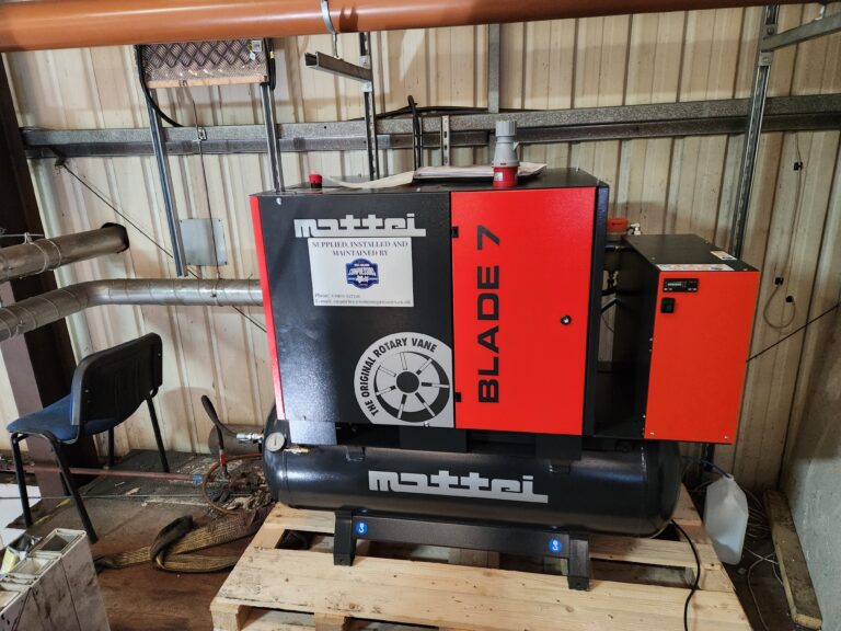 7.5 kW, 8BAR, 38 CFM air compressor